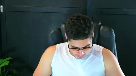 camara110 online show from March 6, 2025, 9:31 pm