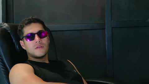 camara110 online show from September 12, 2025, 7:58 pm