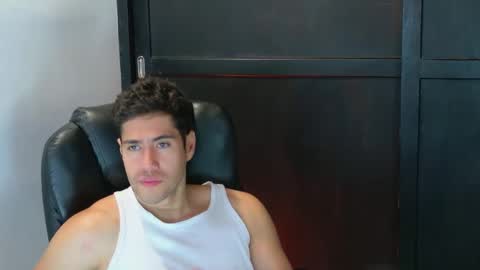 camara110 online show from October 3, 2025, 3:25 am