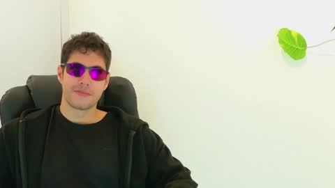 camara110 online show from November 6, 2025, 11:59 pm