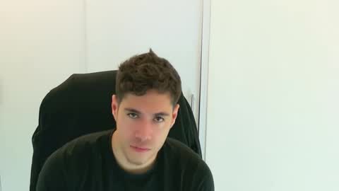 camara110 online show from November 25, 2025, 8:20 pm