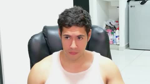 Snapshot of camara110 chatting on May 27, 2026, 1:57 am camara110 online show from May 27, 2026, 1:57 am