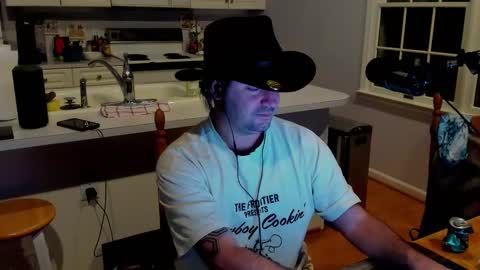 camarant online show from November 7, 2025, 8:47 am