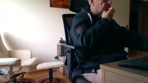 Snapshot of camcologne chatting on December 23, 2024, 11:25 am camcologne online show from December 23, 2024, 11:25 am