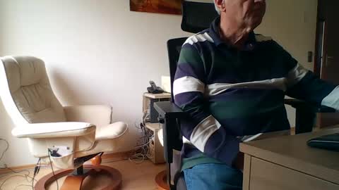 Snapshot of camcologne chatting on October 15, 2025, 8:58 am camcologne online show from October 15, 2025, 8:58 am