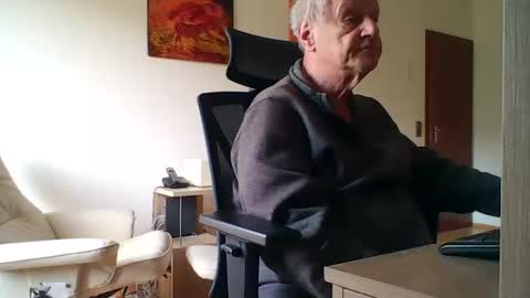 camcologne online show from March 6, 2026, 10:34 am