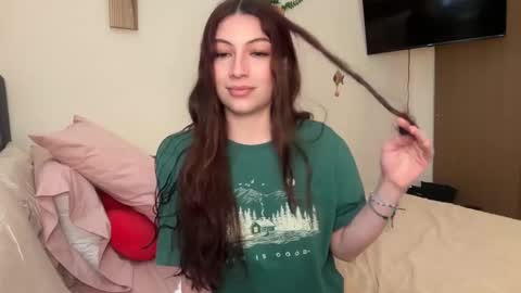 Camila online show from February 11, 2026, 7:19 pm