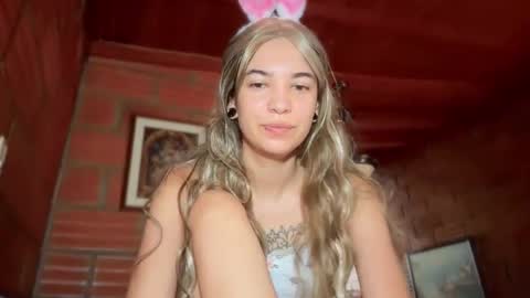 camii19y online show from October 31, 2025, 4:41 pm