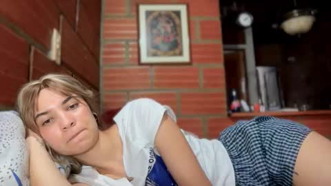 camii19y online show from November 5, 2025, 9:15 pm