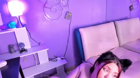 Camila Osorio online show from November 19, 2025, 7:36 pm