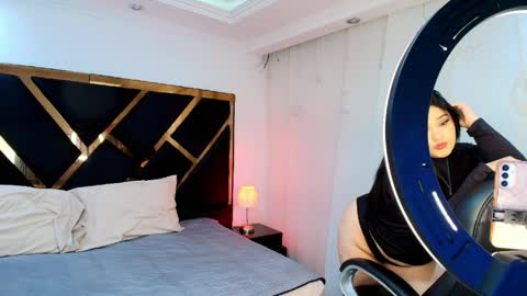 Camila Osorio online show from April 4, 2026, 7:33 pm