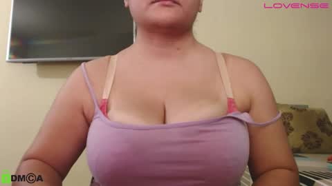 Camila  online show from September 22, 2025, 4:09 pm