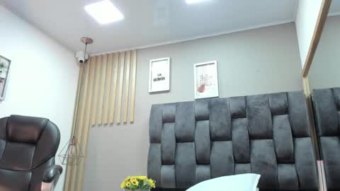 Camila online show from December 15, 2024, 12:38 pm