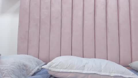 Camila online show from February 4, 2025, 10:10 am