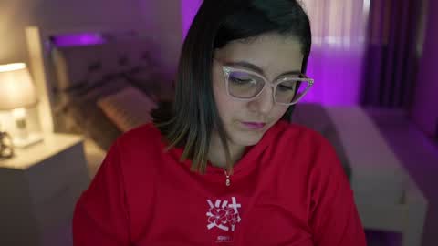 Camila buitrago online show from December 6, 2024, 8:18 pm