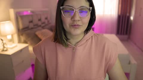 Camila buitrago online show from December 9, 2024, 2:39 pm