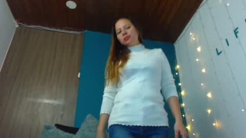 Snapshot of camila_delarosa chatting on December 21, 2024, 12:38 pm camila online show from December 21, 2024, 12:38 pm