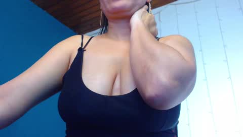 Snapshot of camila_delarosa chatting on January 31, 2025, 3:22 pm camila online show from January 31, 2025, 3:22 pm