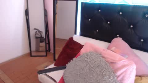 Snapshot of camila_delarosa chatting on November 15, 2025, 12:13 pm camila online show from November 15, 2025, 12:13 pm