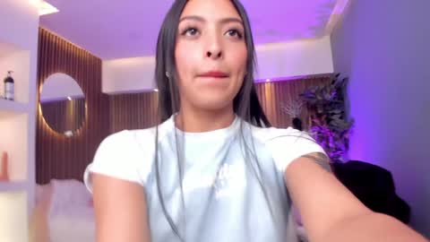 Camila online show from December 18, 2024, 10:02 pm