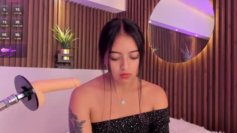 Camila online show from February 3, 2025, 1:30 am