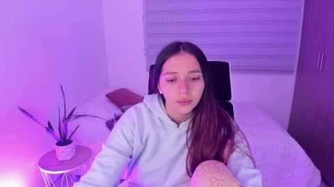  C A M I  online show from November 18, 2025, 2:17 am