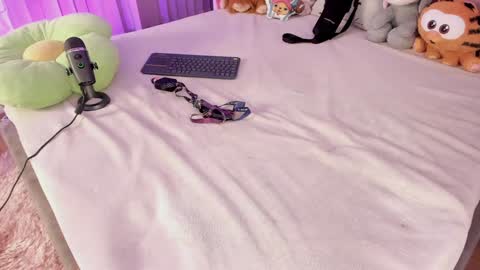 Camila online show from February 6, 2025, 2:33 am