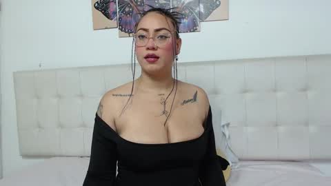 Camila online show from October 16, 2025, 12:28 pm