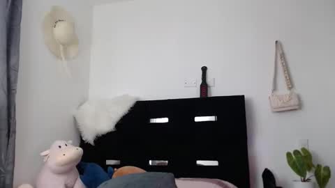 camila_torresss online show from October 7, 2025, 9:01 pm