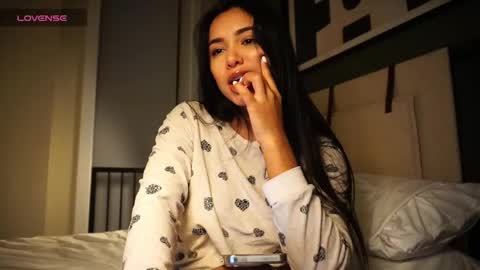 Camila online show from January 21, 2025, 10:08 pm