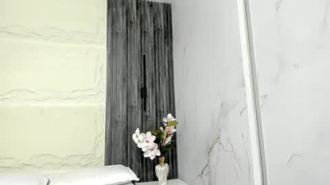 Camila  online show from October 18, 2025, 12:06 pm