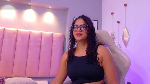 Camila online show from December 1, 2025, 12:21 pm