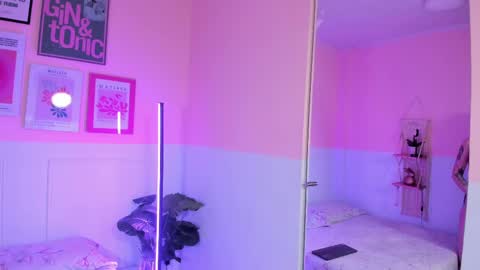 Camila  online show from September 18, 2025, 11:56 am