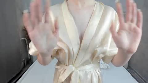 Camilla online show from November 1, 2025, 1:07 am