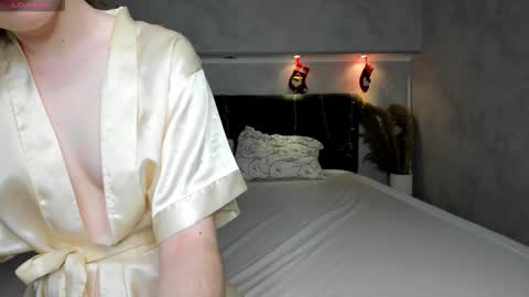 Camilla online show from December 14, 2025, 1:11 am