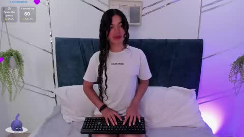 camilla_miller01 online show from September 23, 2025, 1:47 pm