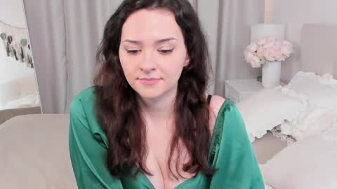 Camilla online show from April 19, 2026, 8:55 pm