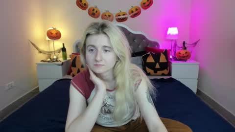 camilladreamer online show from October 30, 2025, 6:08 pm