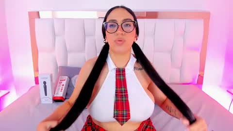 Snapshot of camille_juicy chatting on November 28, 2025, 1:58 pm Camille online show from November 28, 2025, 1:58 pm