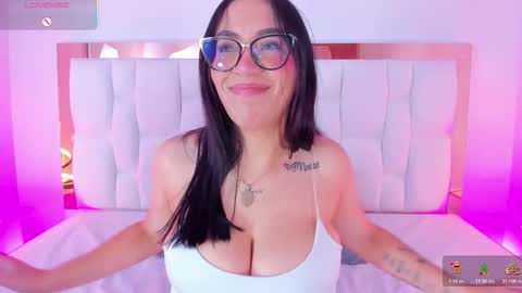 Snapshot of camille_juicy chatting on December 19, 2025, 12:56 pm Camille online show from December 19, 2025, 12:56 pm