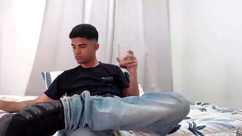 camillo_beischel_ online show from October 27, 2025, 7:40 pm