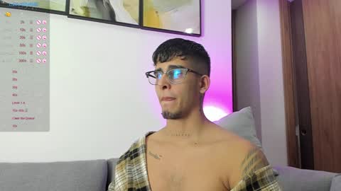   INDEPENDENT MODEL online show from January 23, 2025, 2:12 am