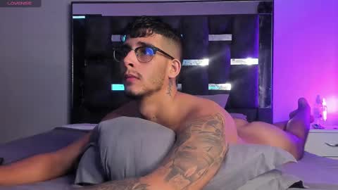   INDEPENDENT MODEL online show from March 11, 2025, 1:23 pm