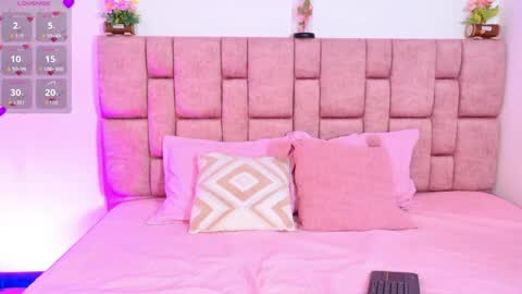 camiluxe online show from January 8, 2026, 8:44 pm