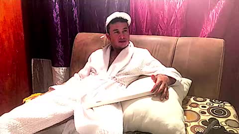 camivaron online show from February 6, 2025, 5:14 am