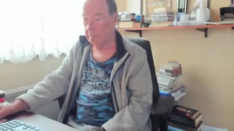 Snapshot of cammee chatting on March 12, 2025, 8:41 am Cammee online show from March 12, 2025, 8:41 am
