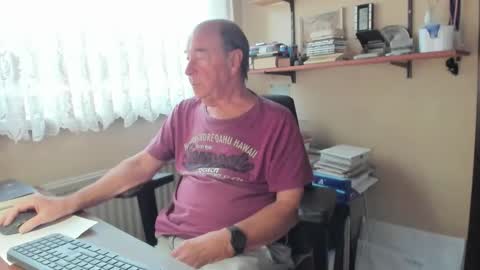 Snapshot of cammee chatting on November 19, 2025, 8:25 am Cammee online show from November 19, 2025, 8:25 am