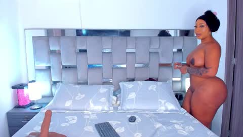 Camila online show from December 21, 2025, 3:52 pm