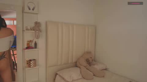 Laura Camila online show from February 26, 2026, 7:35 pm