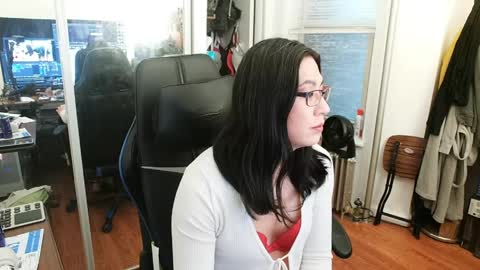 cammy_ho online show from April 9, 2026, 6:57 pm